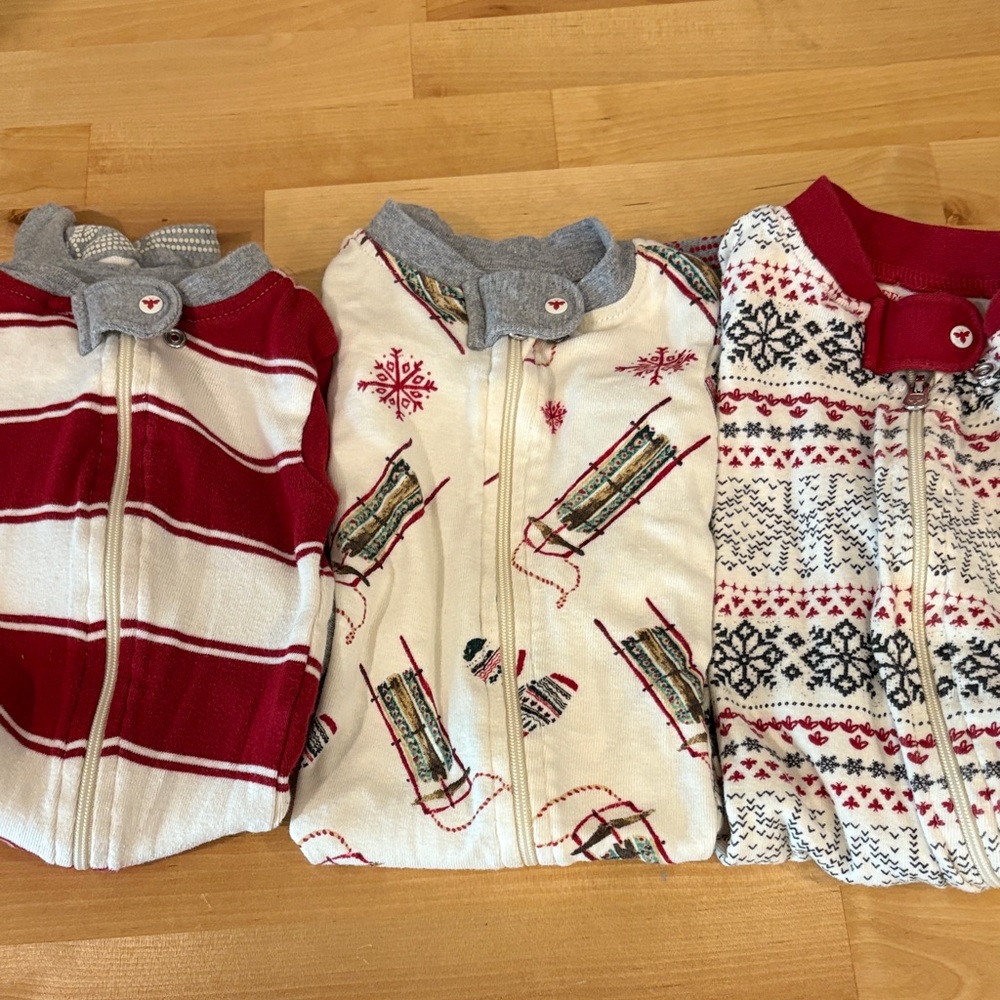 Lot of 3 Burts Bees Christmas Footies GUC